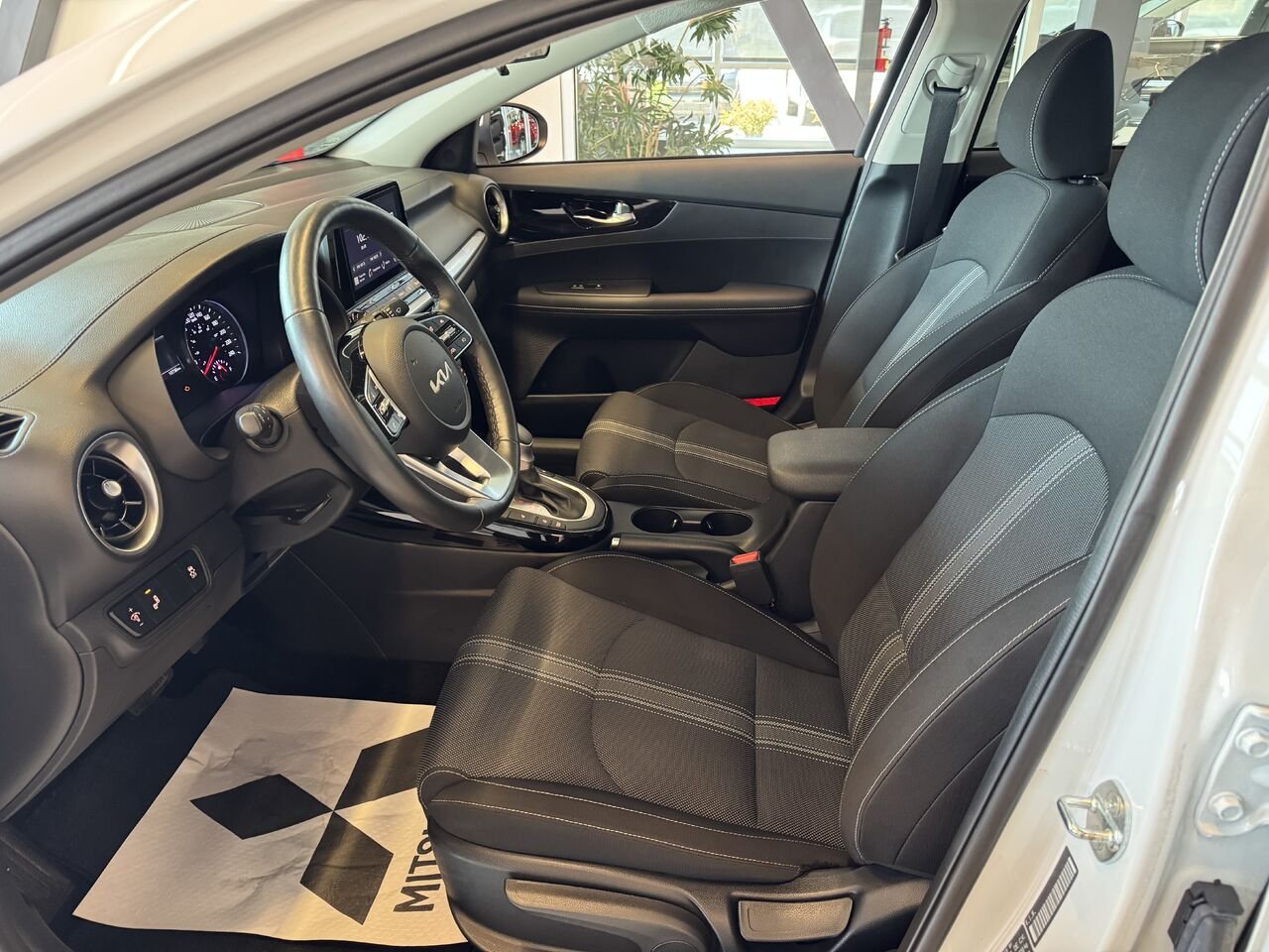 2024 Kia Forte White Saint-Eustache - photo #10