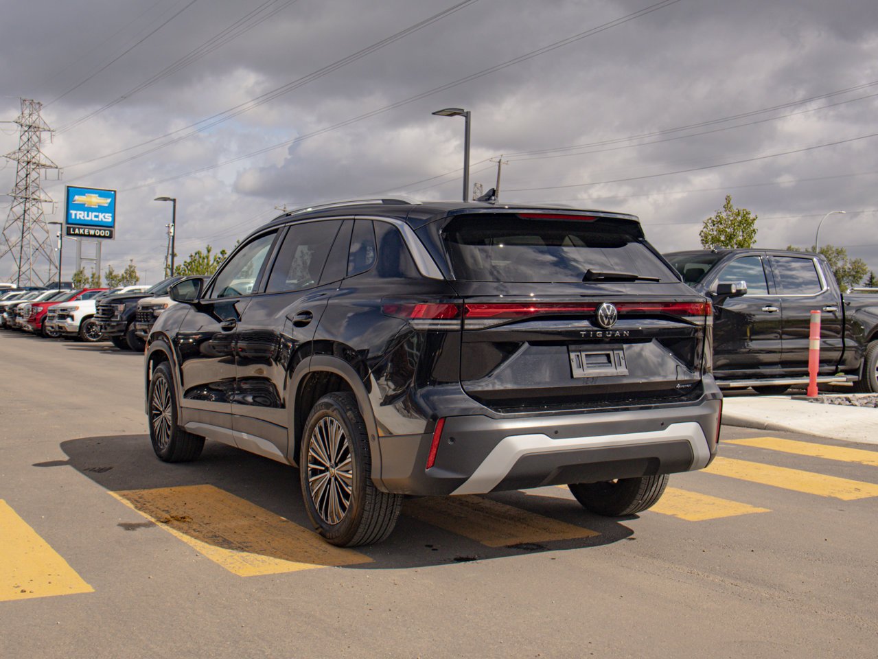 2026 Volkswagen Tiguan Comfortline 4MOTION Black Sherwood Park - photo #7