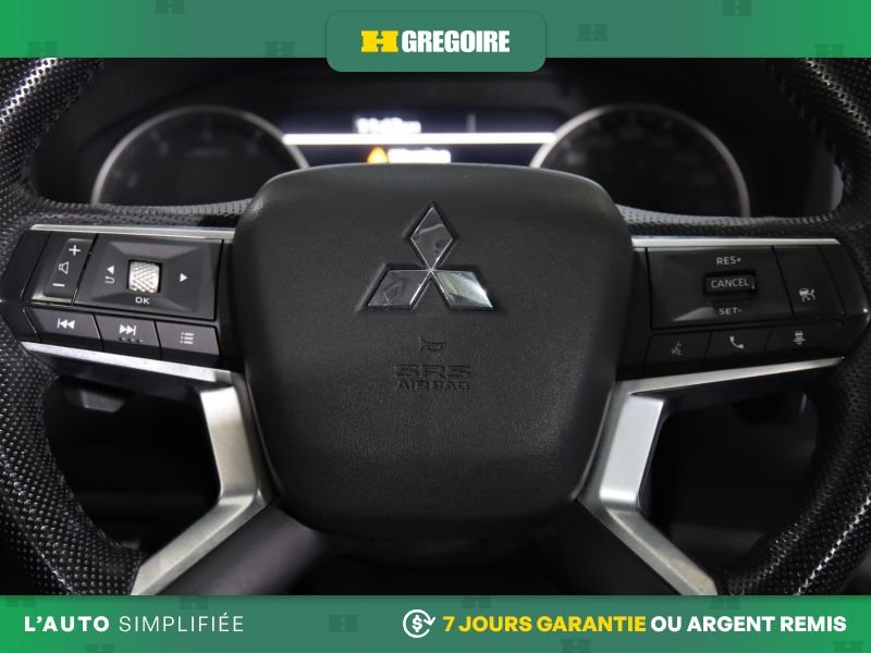 2022 Mitsubishi Outlander Grey Saint-Eustache - photo #17
