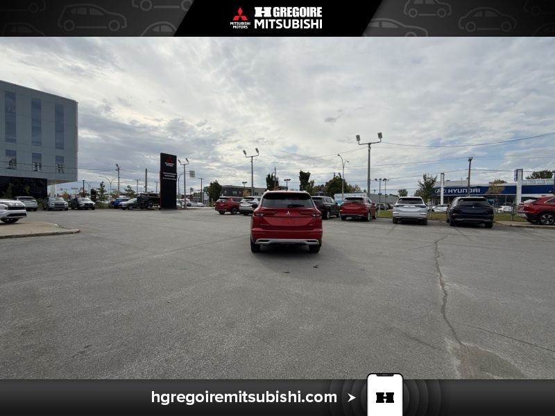 2022 Mitsubishi Outlander Red Blainville - photo #8