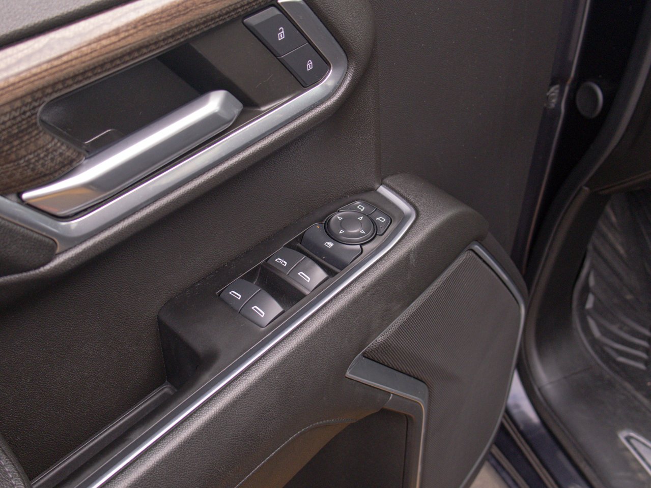 2024 Chevrolet Silverado 1500 4WD Crew Cab 147 RST Grey Sherwood Park - photo #18