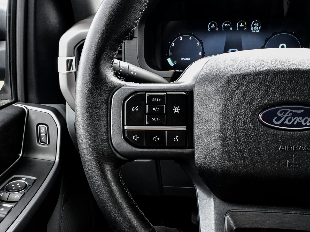 2025 Ford F-150 XLT 4WD SuperCrew 5.5' Box Grey Sherwood Park - photo #21