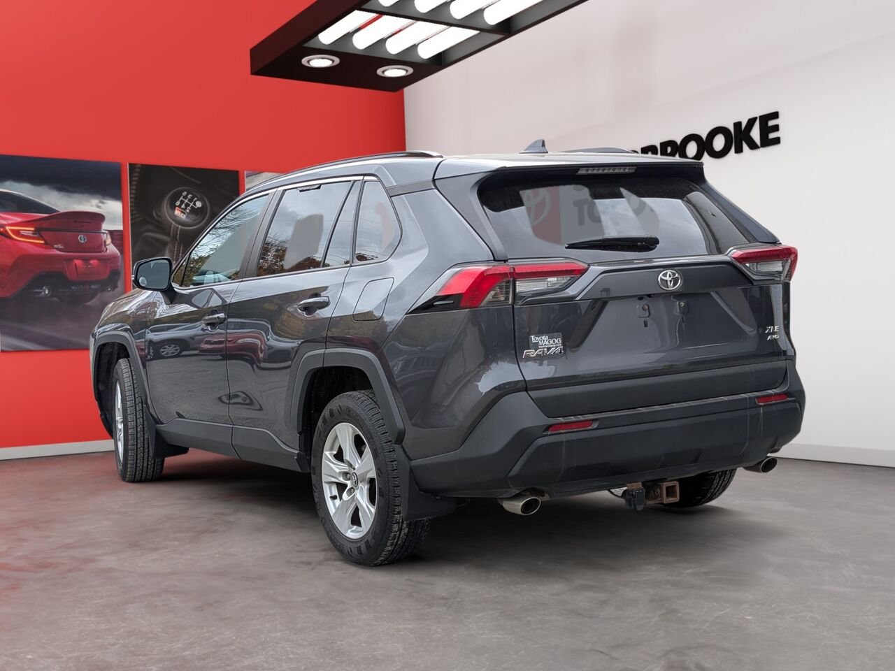 Toyota RAV4 XLE/AWD/SIÈGES CHAUFFANTS/VOLANT CHAUFFANT/BLUETOOTH/AC BIZONE 2019 Gris Sherbrooke - photo #4