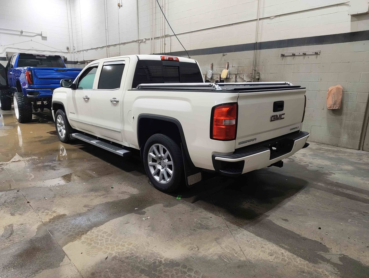 2014 GMC Sierra 1500 4WD Crew Cab Short Box Denali White Sherwood Park - photo #4