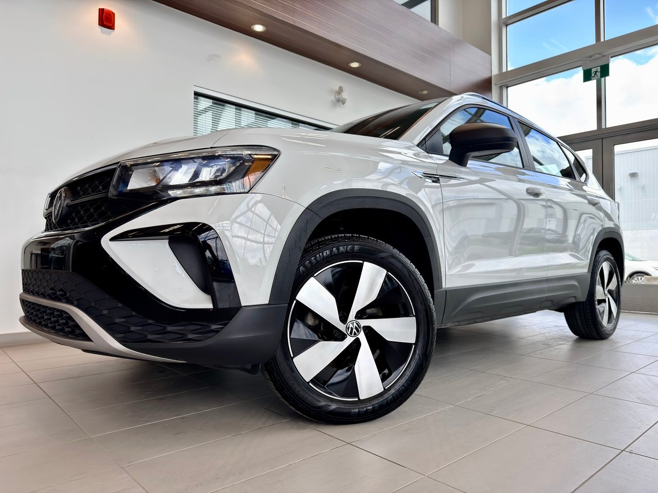 2024 Volkswagen Taos White Notre-Dame-des-Prairies - photo #2