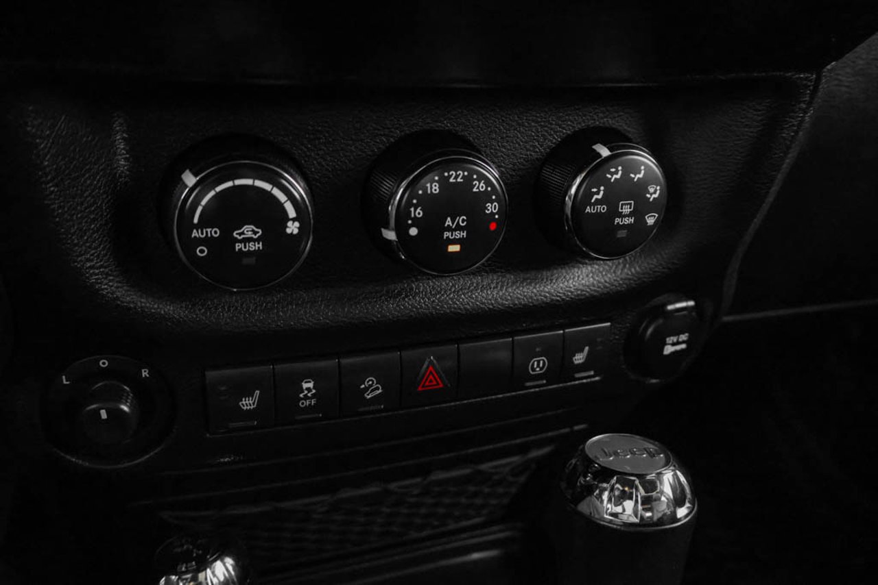 2018 Jeep Wrangler JK Unlimited Sahara 4x4 Black Sherwood Park - photo #21