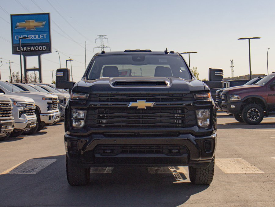 2025 Chevrolet Silverado 2500HD Custom 6.6L Duramax | 20in Wheels Black