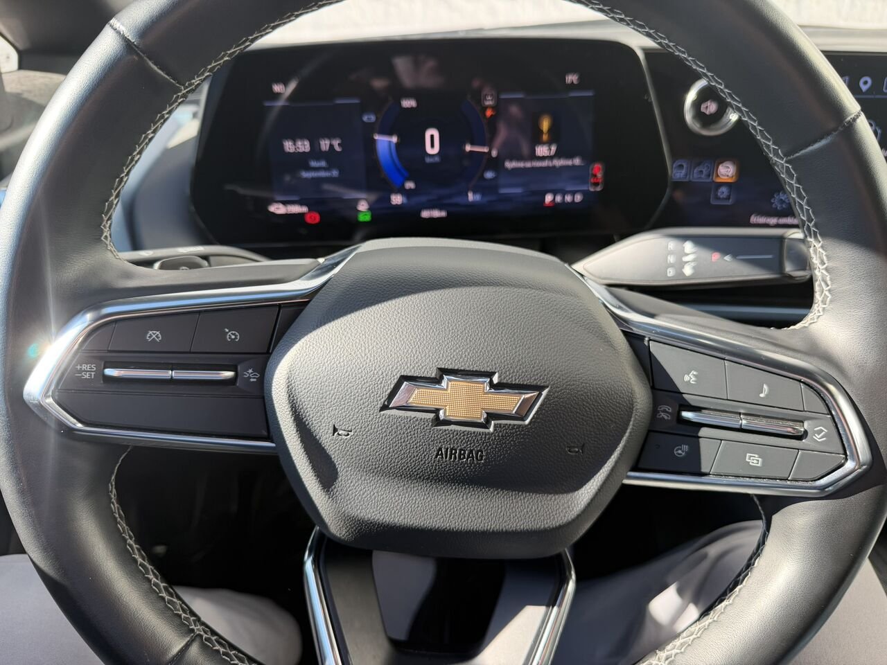 Chevrolet Equinox EV 2LT AWD 2024 Gris Laval - photo #25