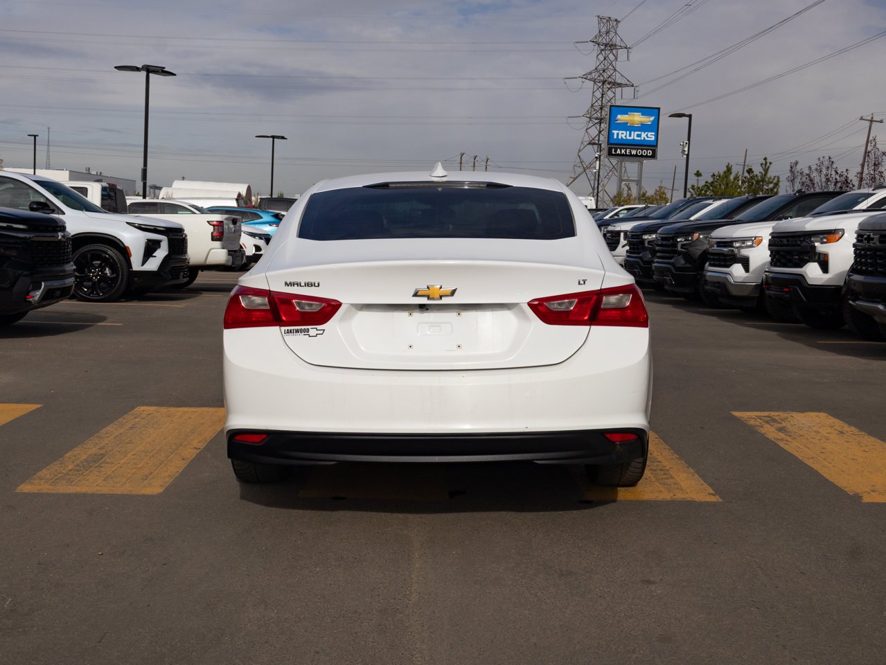 2017 Chevrolet Malibu 4dr Sdn LT w/1LT White Sherwood Park - photo #8