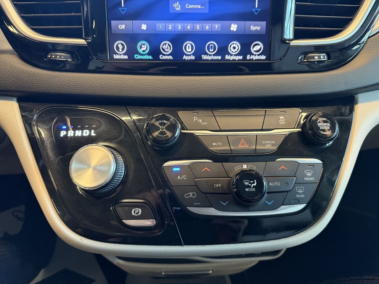 Chrysler Pacifica Hybrid 2020 Beige Saint-Eustache - photo #22