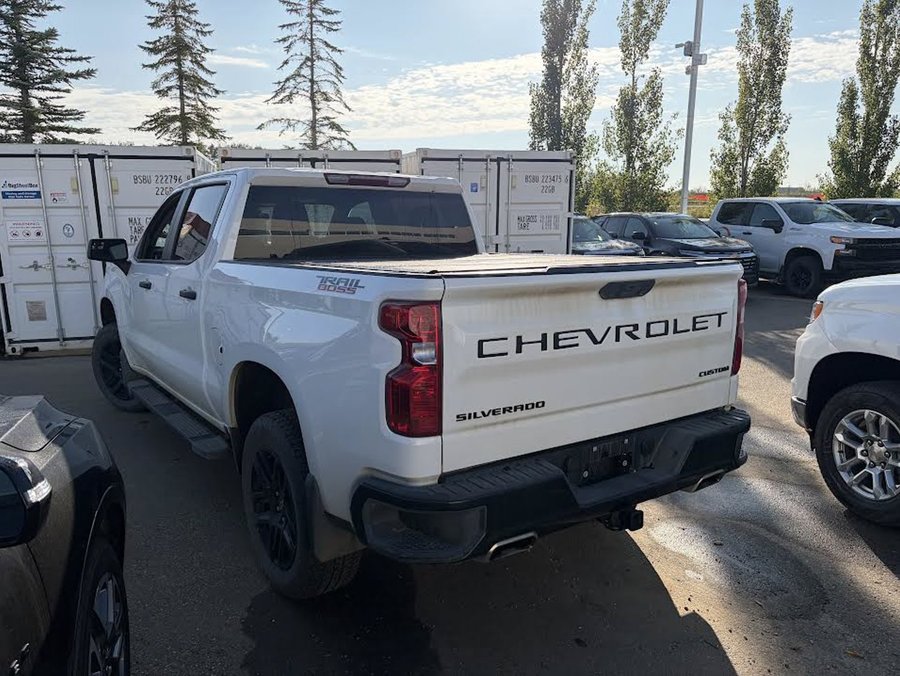 2025 Chevrolet Silverado 1500 Custom Trail Boss 5.3L | Tonneau Cover White