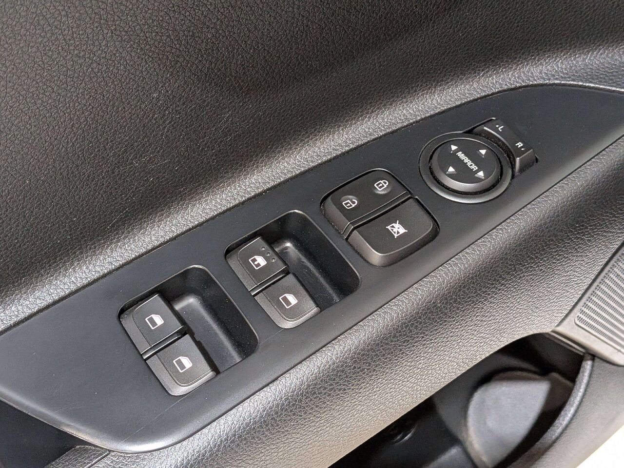 2018 Kia Rio 5-door LX Manual White Val-David - photo #29