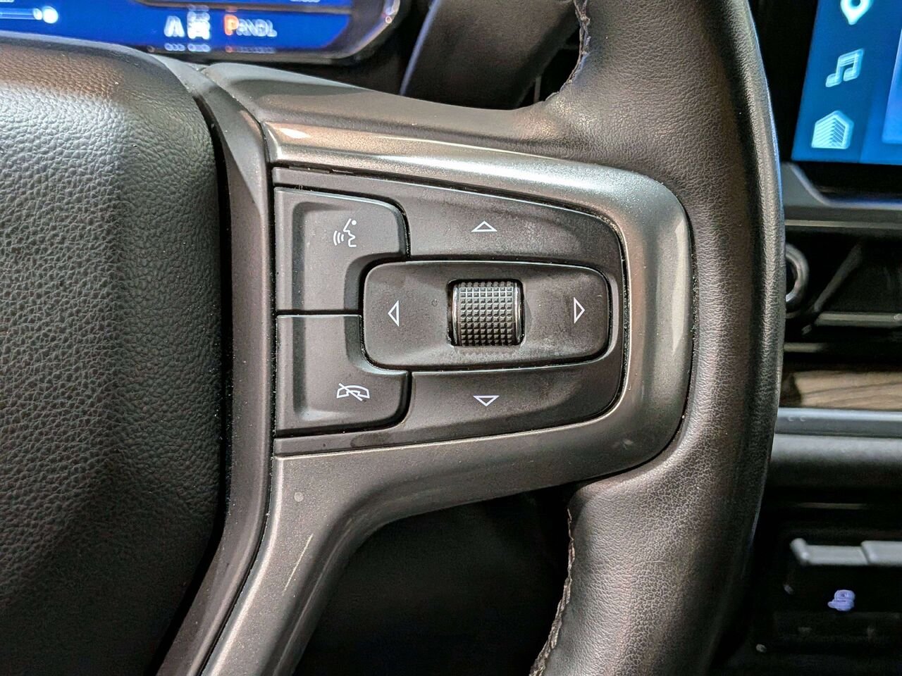 Chevrolet Silverado 1500 4WD Crew Cab 147" LT 2025 Blanc Val-David - photo #16