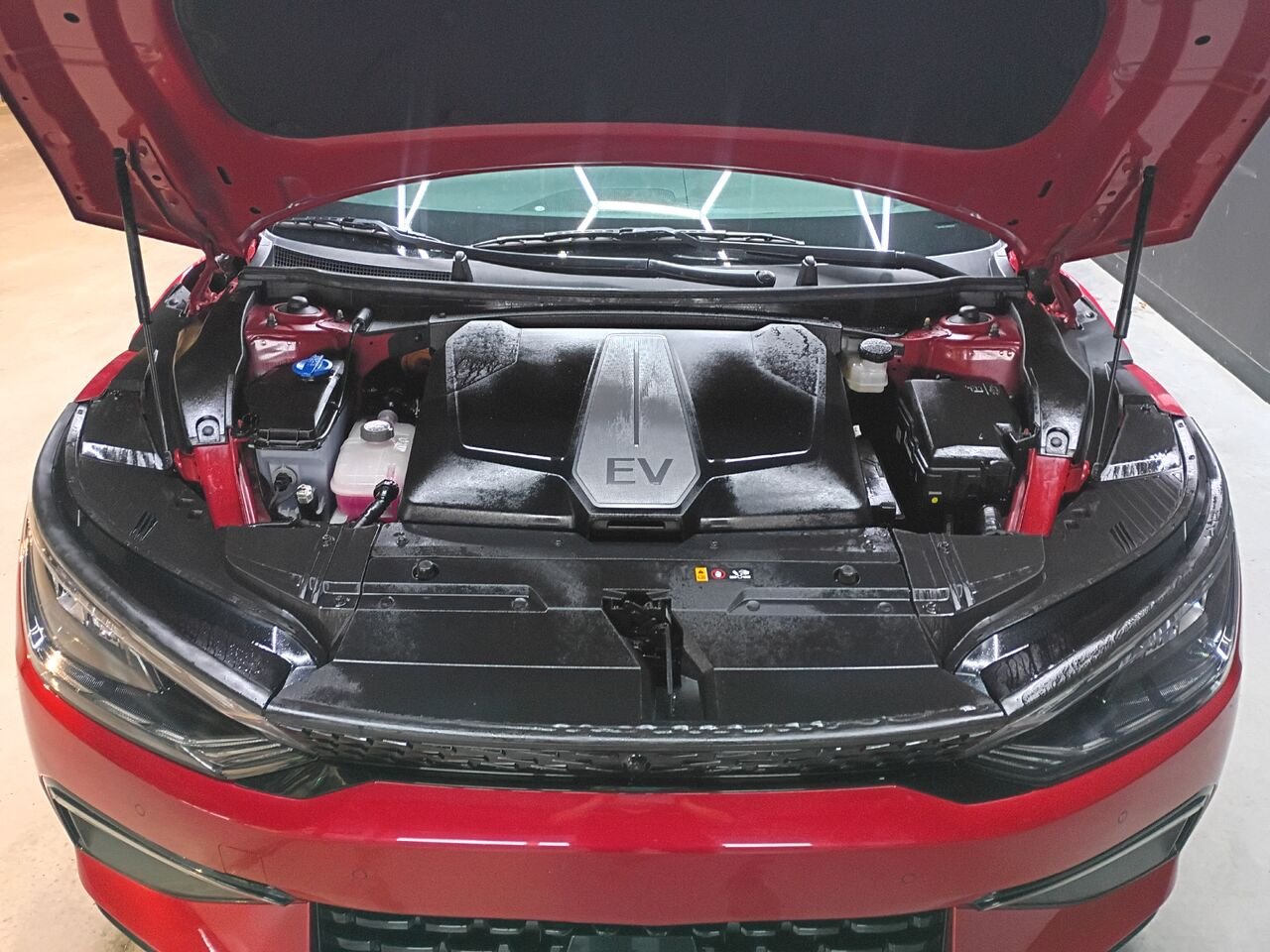 2024 Kia EV6 Red Blainville - photo #31