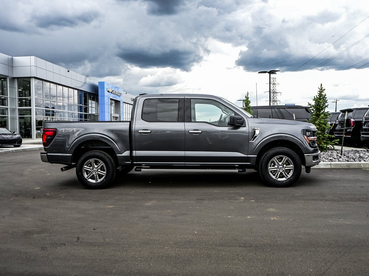 2025 Ford F-150 XLT 4WD SuperCrew 5.5' Box Grey Sherwood Park - photo #14