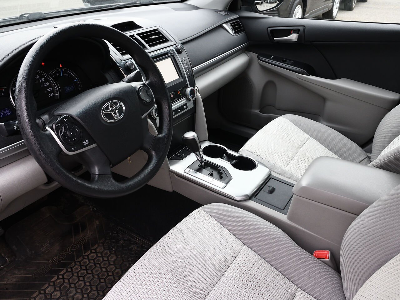 Toyota Camry Berline, boîte automatique, LE 2014 Bleu Saint-Hyacinthe - photo #24