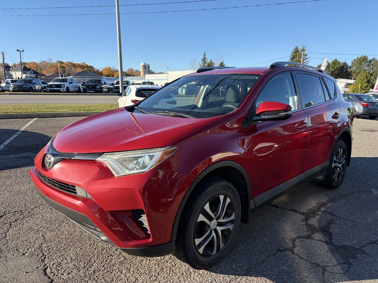 Toyota RAV4 4 portes LE traction avant 2017 Rouge Montmagny - photo #2