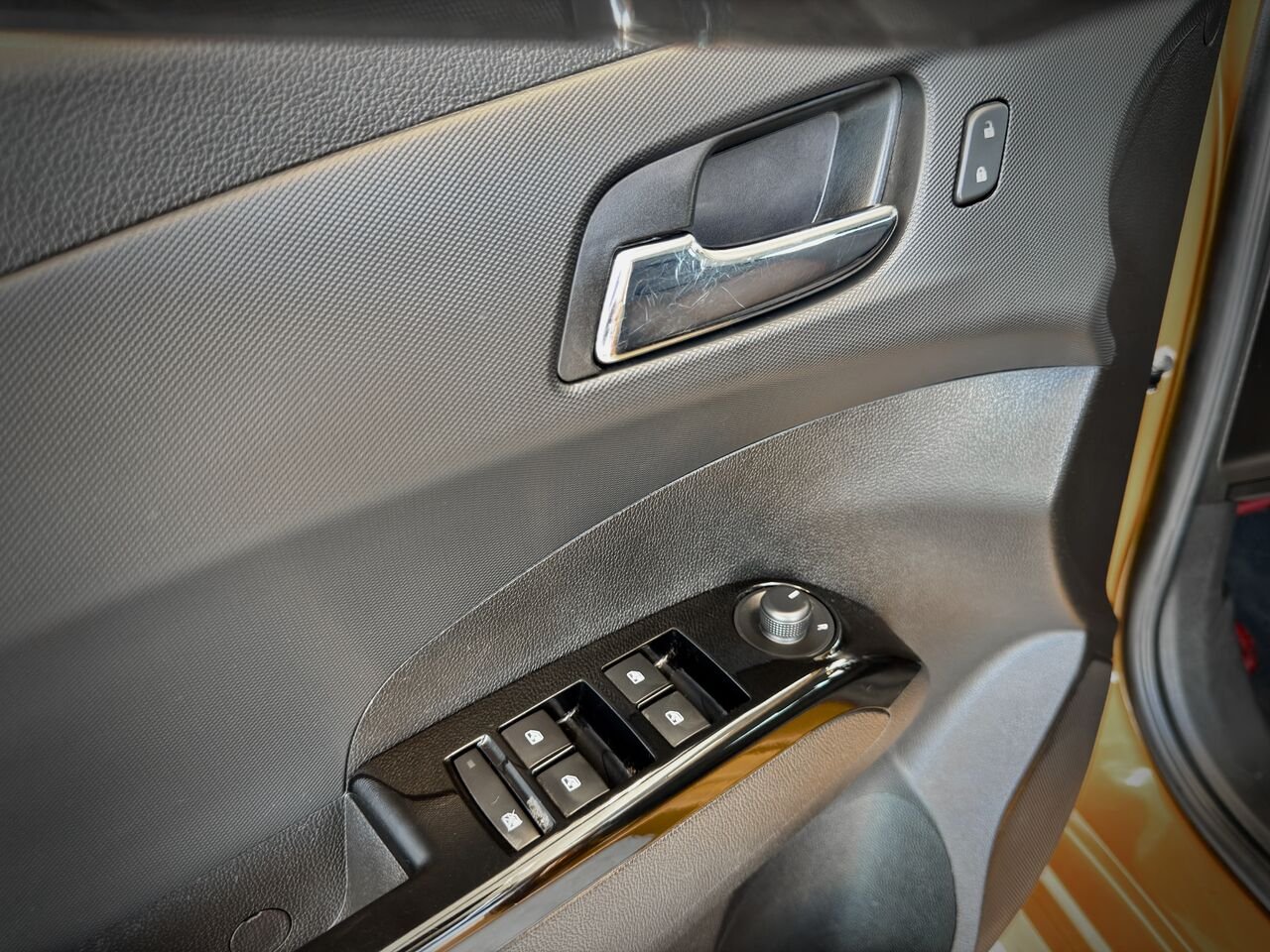 2017 Chevrolet Sonic Orange Notre-Dame-des-Prairies - photo #23