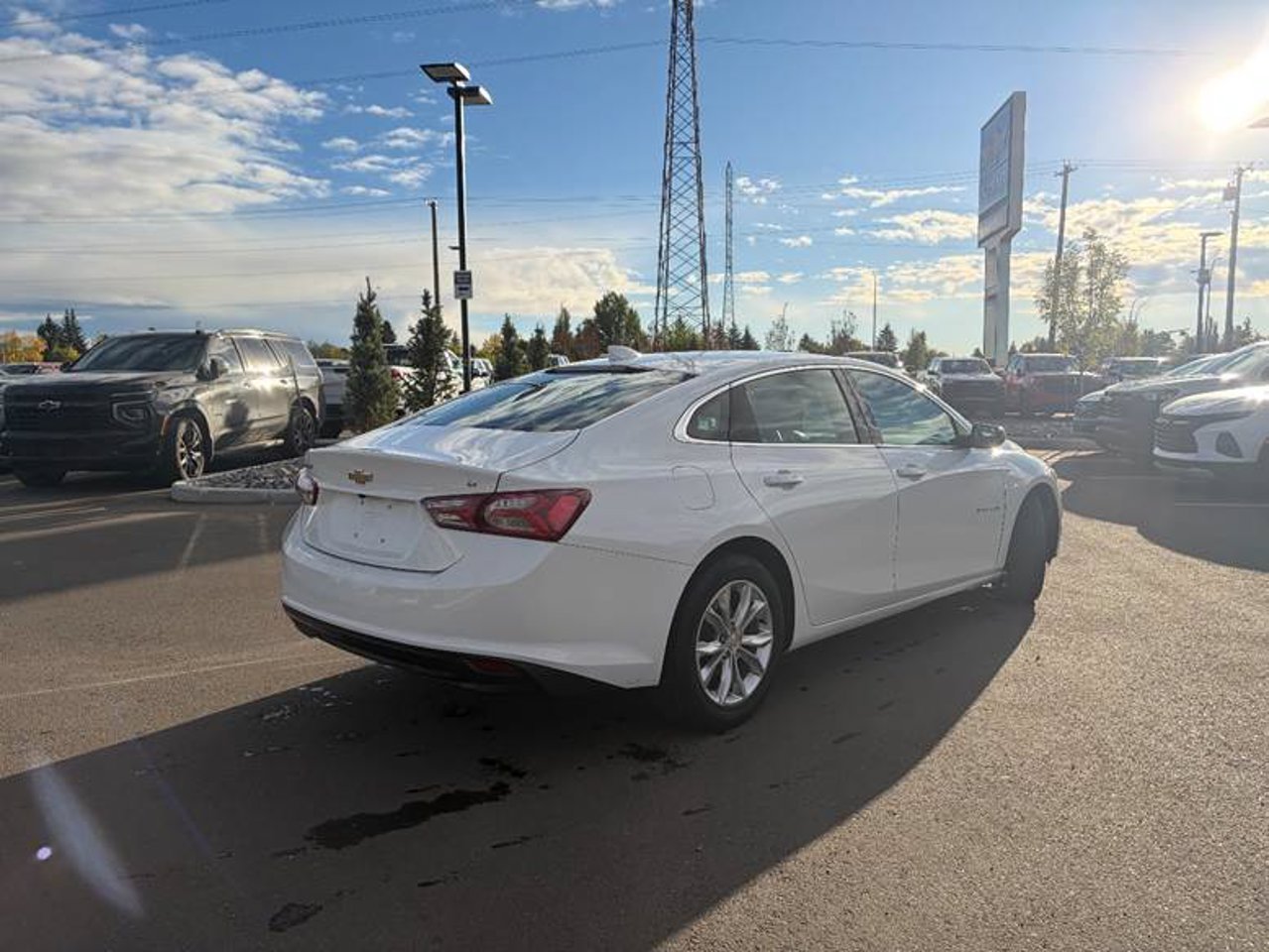 2021 Chevrolet Malibu 4dr Sdn LT White Sherwood Park - photo #4