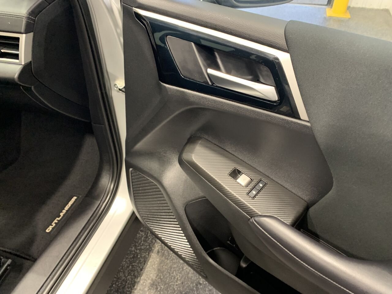 Mitsubishi Outlander SE AWD SE, AWD, 2.5L 2023 Argent Châteauguay - photo #15