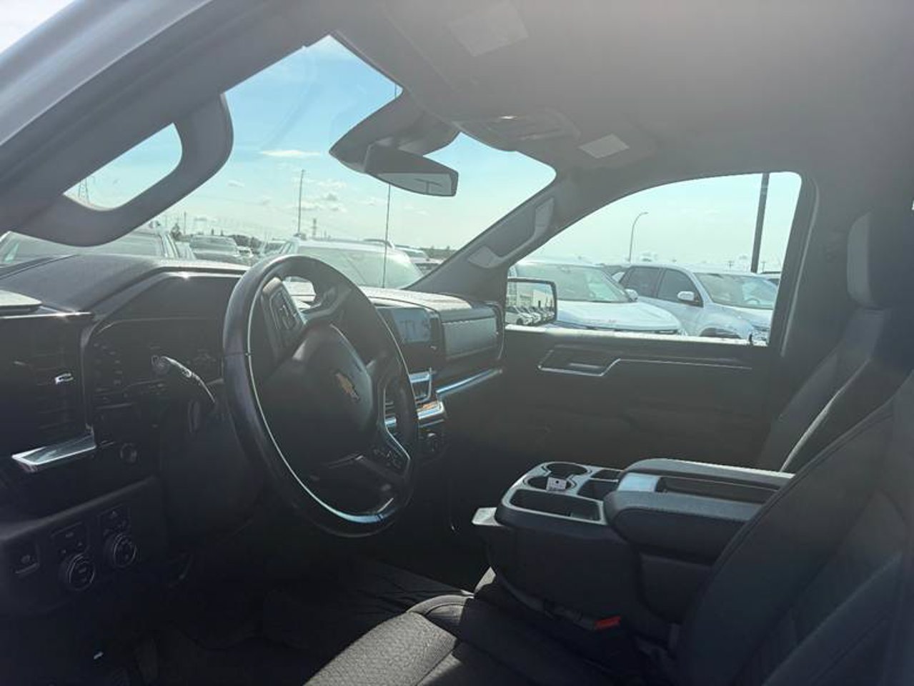 2023 Chevrolet Silverado 1500 4WD Crew Cab 147 LT White Sherwood Park - photo #5