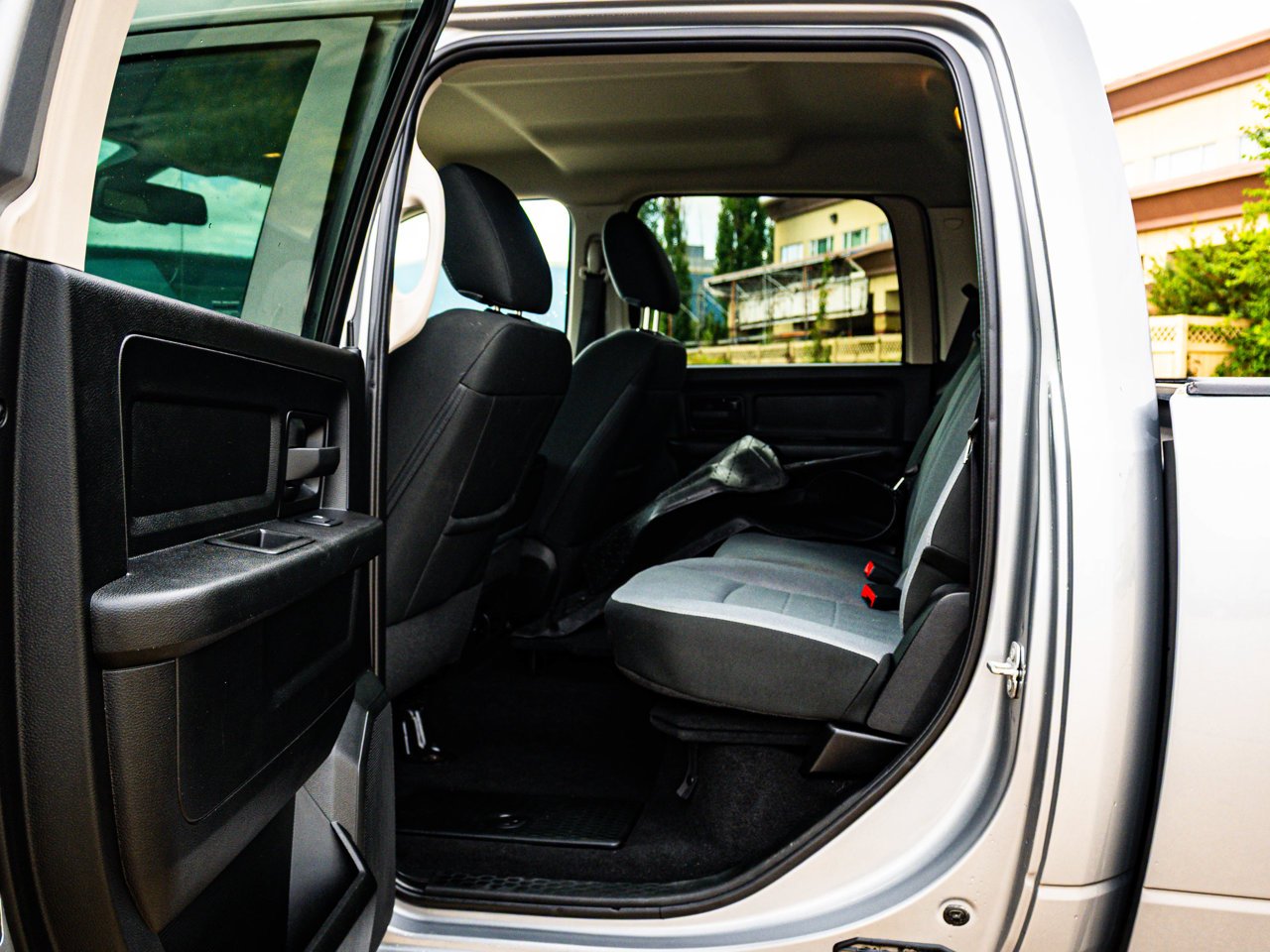 2021 Ram 1500 Classic Express 4x4 Crew Cab 5'7 Box Grey Sherwood Park - photo #25