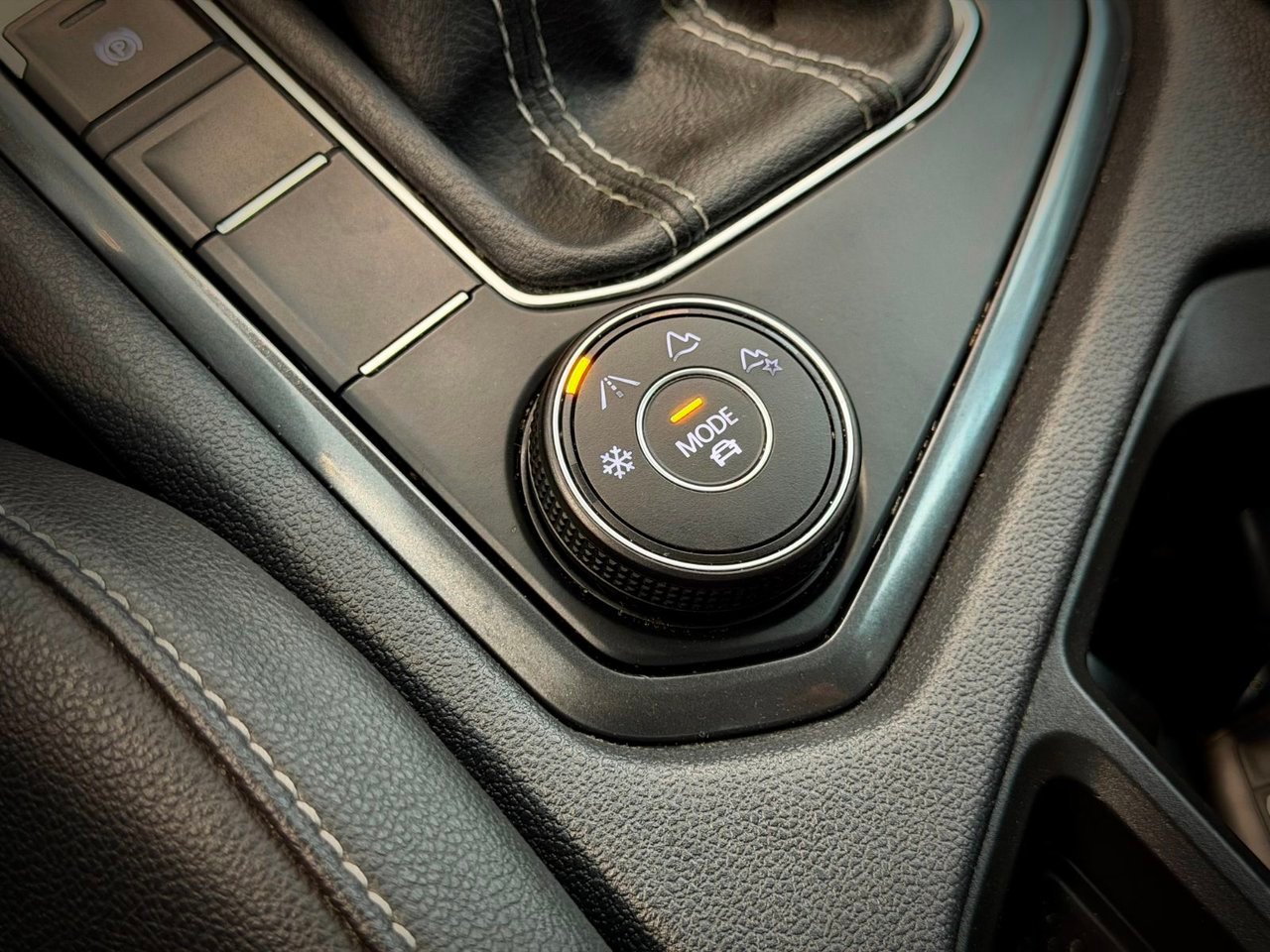 2022 Volkswagen Tiguan Black Notre-Dame-des-Prairies - photo #31