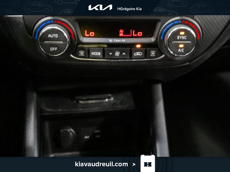 2017 Kia Forte Red Laval - photo #22