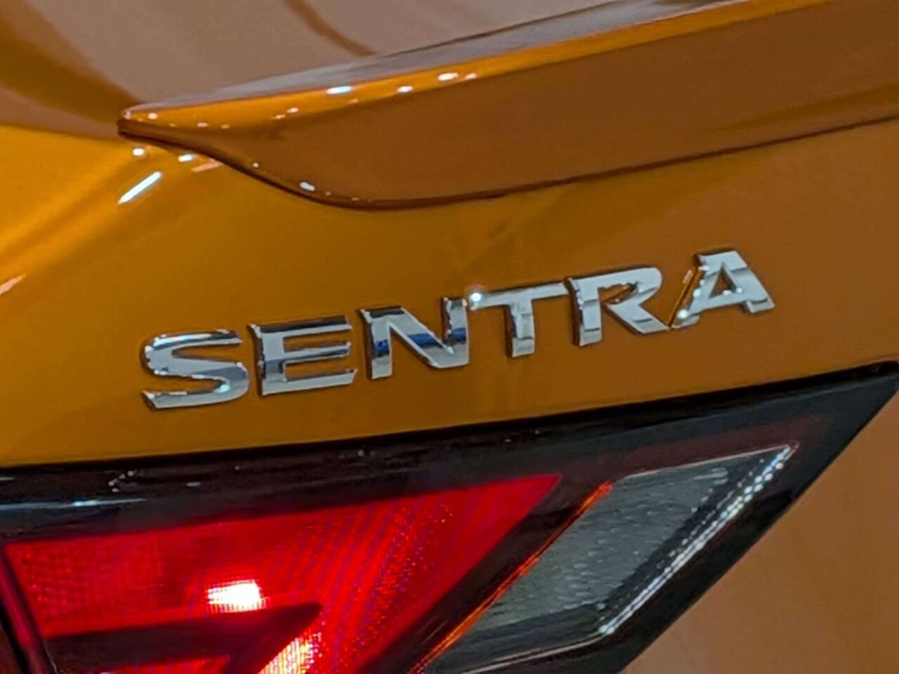 2024 Nissan Sentra SR Manual Orange Val-David - photo #33