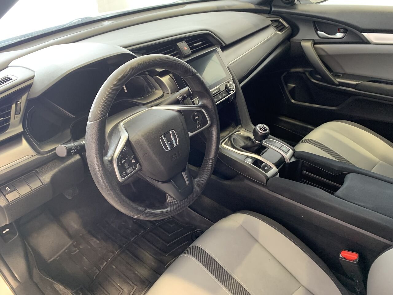 2017 Honda Civic Coupé LX White Châteauguay - photo #17