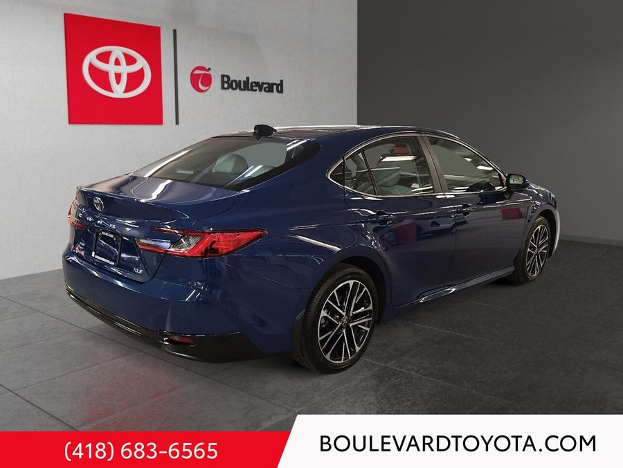 Toyota Camry XLE, HYBRIDE, AWD 2025 Bleu