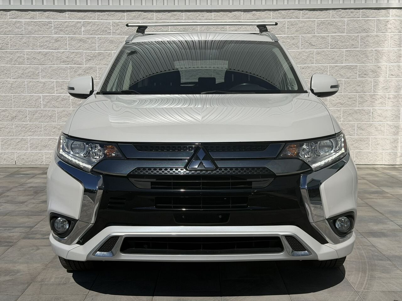 2020 Mitsubishi Outlander Plug-In Hybrid SE S-AWC Silver Laval - photo #1