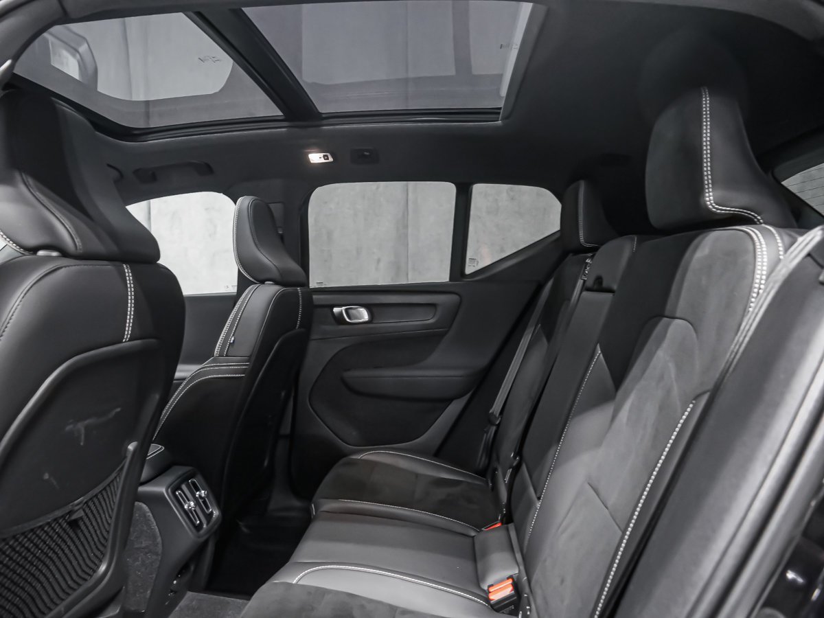 Volvo XC40 R-DESIGN 2022 Noir Montréal - photo #11