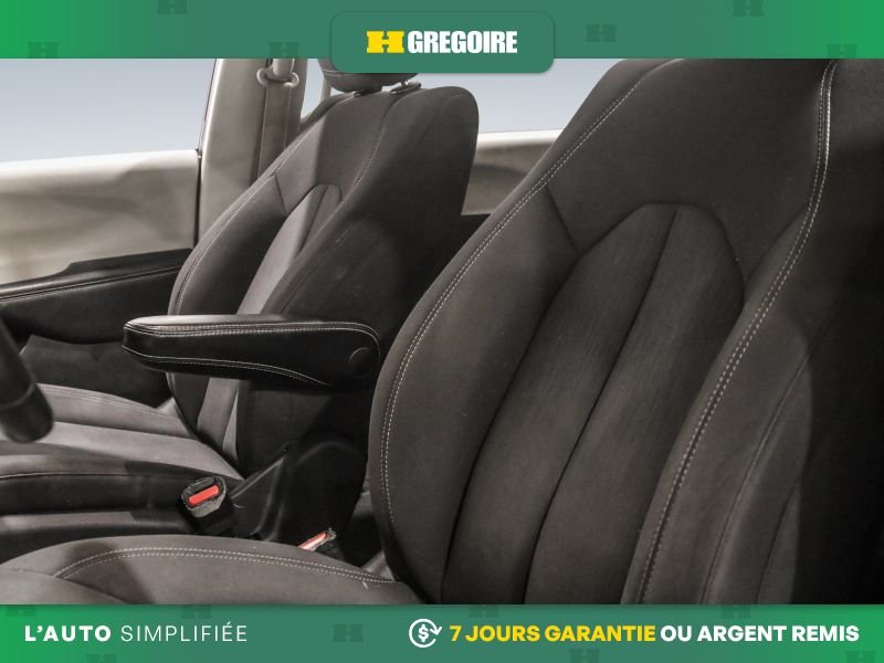 2020 Chrysler Pacifica Grey Saint-Eustache - photo #11