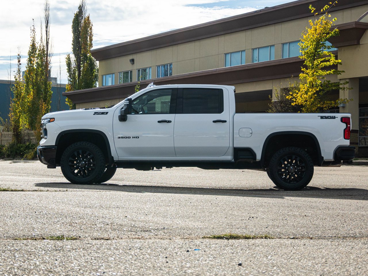 2026 Chevrolet Silverado 3500HD 4WD Crew Cab 159 LTZ White Sherwood Park - photo #10