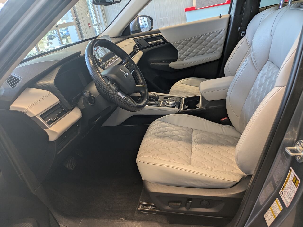 2023 Mitsubishi Outlander Grey Gatineau - photo #15