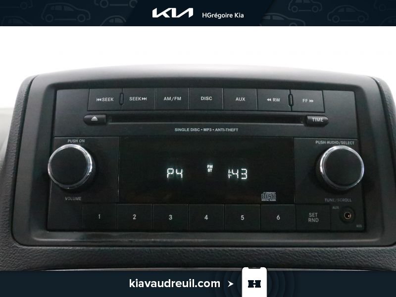 2015 Dodge GR Caravan Grey Laval - photo #18