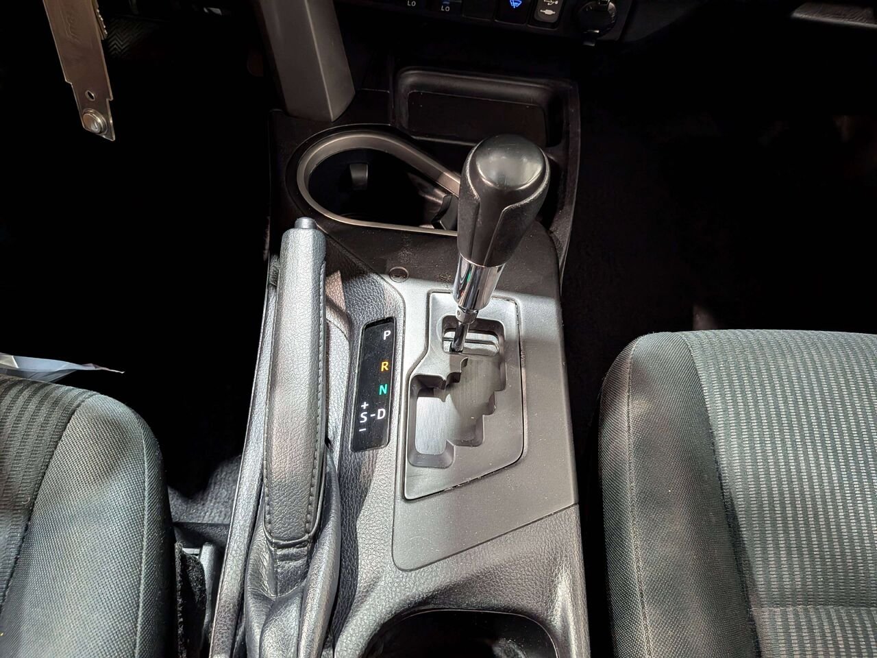 2018 Toyota RAV4 FWD LE Grey Val-David - photo #25