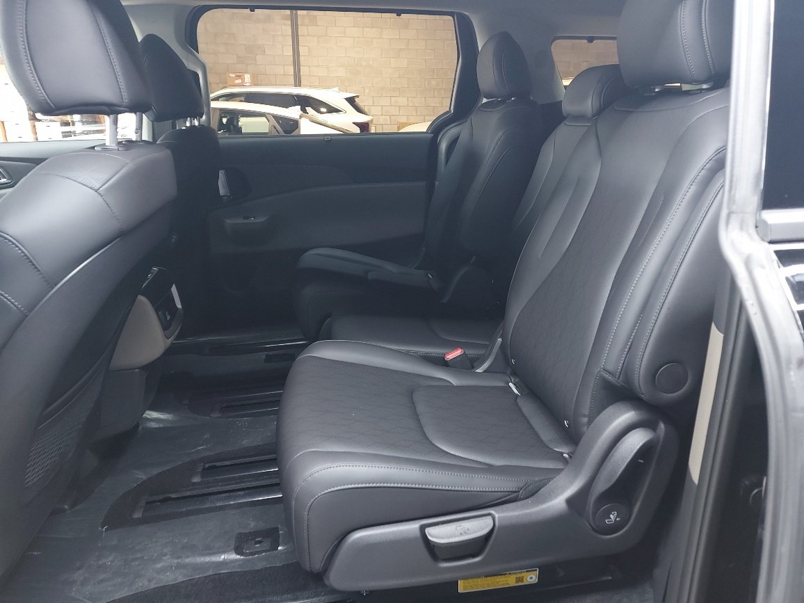Kia Carnival 2026 Noir aurore nacré Blainville - photo #6