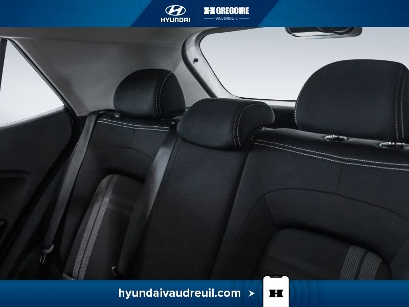 2021 Hyundai Venue White Laval - photo #18