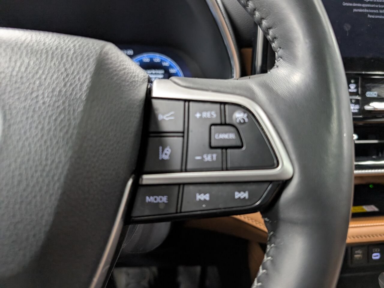 Toyota Highlander Hybride PLATINUM/SIÈGES AVANT ET ARRIÈRE CHAUFFANT/SIÈGES AVANT VENTILLÉ/TOIT PANORAMIQUE OUVRANT/VOLANT 2025 Noir minuit métallisé Sherbrooke - photo #14