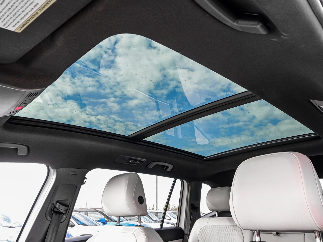 2024 Volkswagen Tiguan Highline R-Line 4MOTION White Sherwood Park - photo #8