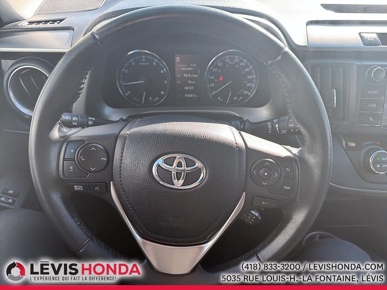 TOYOTA RAV4 Traction intégrale 4 portes XLE 2017 Blanc Lévis - photo #16