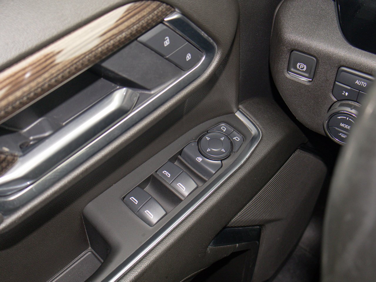 2025 Chevrolet Silverado 1500 4WD Crew Cab 147 LT White Sherwood Park - photo #17