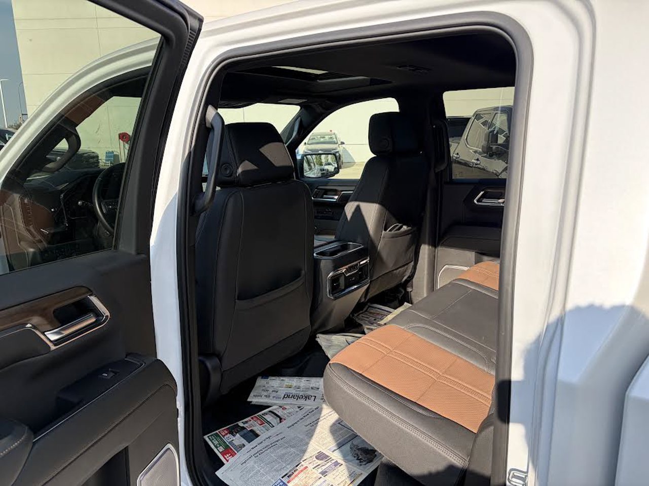 2024 Chevrolet Silverado 1500 4WD Crew Cab 147 High Country White Sherwood Park - photo #5