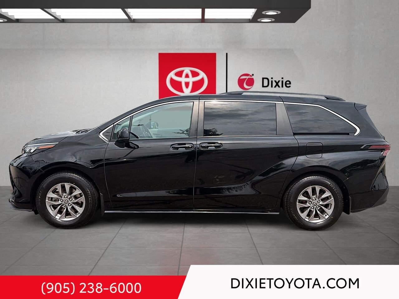 2024 Toyota Sienna LE AWD HYBRID / CLEAN CARFAX / 8 SEATS / HEATED SEATS / ALLOY WHEELS / CARPLAY AND ANDROID AUTO Black Mississauga - photo #5