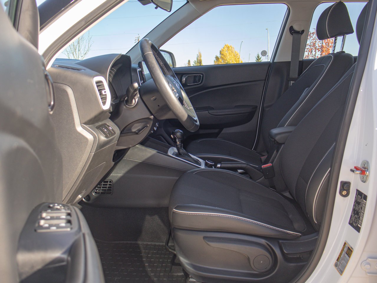 2024 Hyundai Venue Ultimate IVT w/Black Interior White Sherwood Park - photo #15