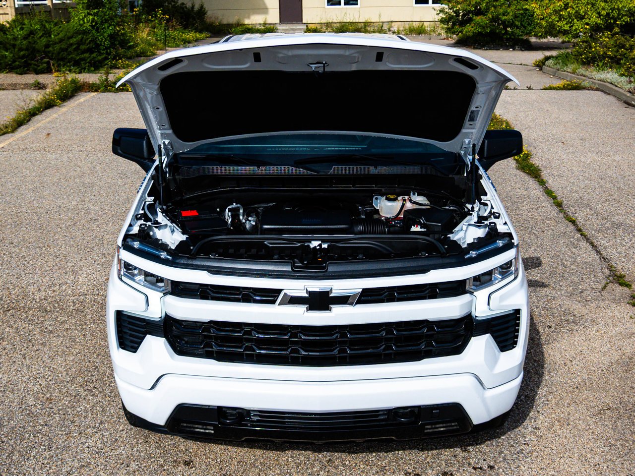 2024 Chevrolet Silverado 1500 4WD Crew Cab 147 RST White Sherwood Park - photo #8