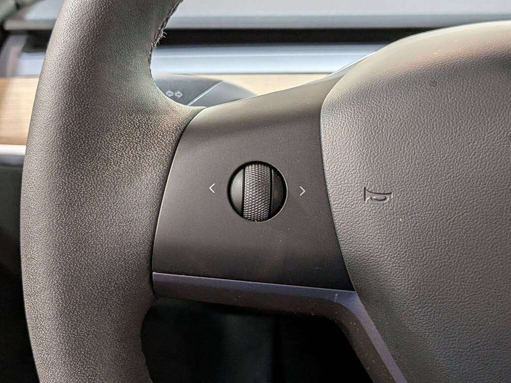 Tesla Model Y RWD 2023 Gris Val-David - photo #15
