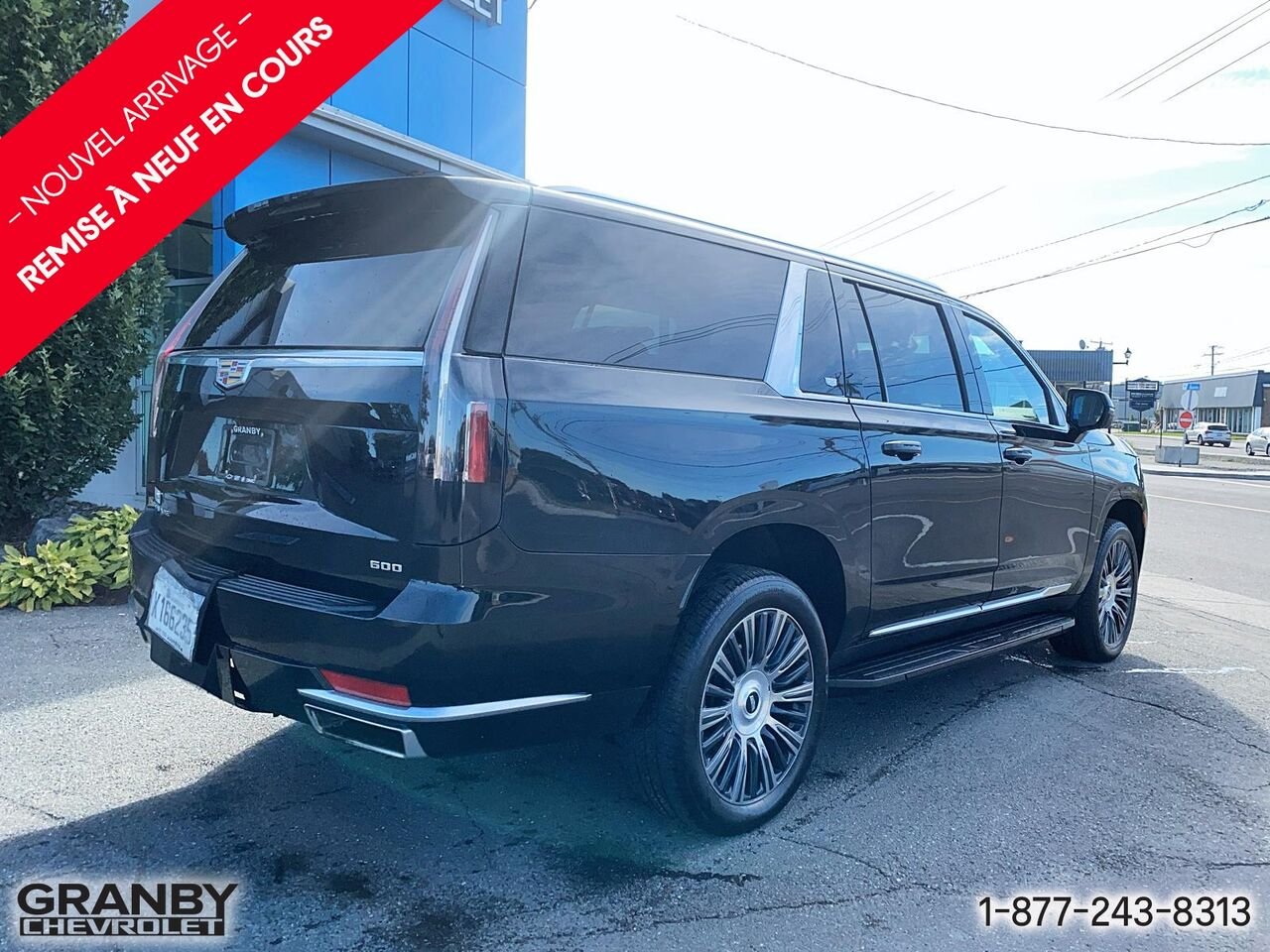2023 Cadillac Escalade ESV Luxe 4 portes 4RM | G3887 Black Granby - photo #4
